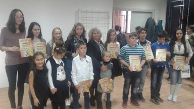 Мария Сиракова с първо място в конкурса „Слънчевите руни в българските носии и тъкани”
