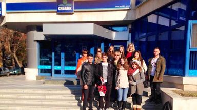 Учениците от профил „ Технологичен – Стопански мениджмънт“  на гости СИБАНК
