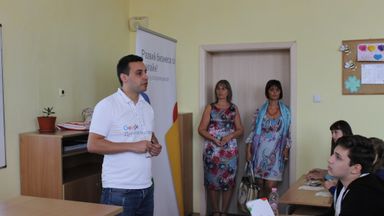 Ученици на „Йовков“ се включиха в обучението по проект „Дигитален гараж“  