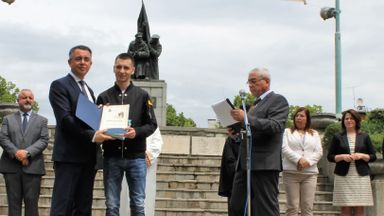 Йовковец с признание за участие в Национален конкурс за есе за средношколци