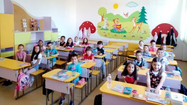 СУ "Йордан Йовков" посрещна своите бъдещи първокласници за традиционното лятно училище.