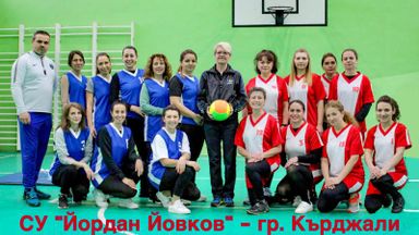 В СУ „Йордан Йовков” се проведе Спортен коледен турнир за учители