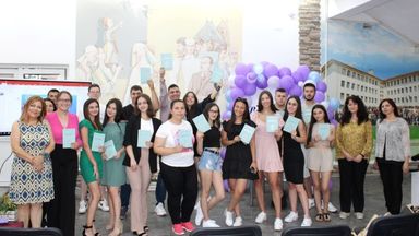 Възпитаниците от Випуск 2022 на СУ „Йордан Йовков“ получиха свидетелството си за зрелост.