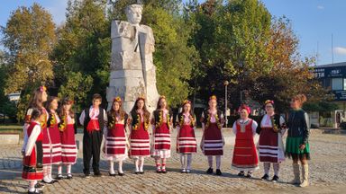 ДФВГ към СУ „Йордан Йовков“- част от празничната програма на Община Кърджали