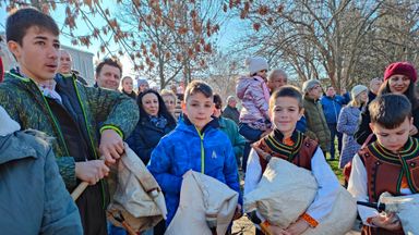 Ученици от „Йовков“ участваха в празничното богослужение за големия християнски празник Богоявление
