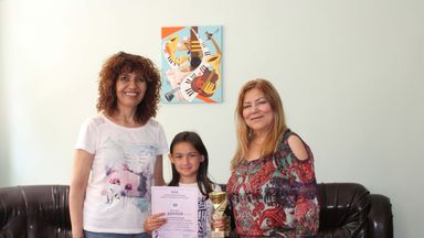 Ученичка от „Йовков“ грабна Специалната награда на Международен фестивал