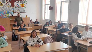 Кариерни консултанти се срещнаха с ученици от „Йовков“