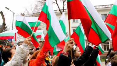 СУ "Йордан Йовков" отбеляза Националния празник на България