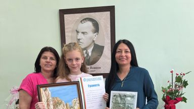Никол Ангелова с награда от Националния дворец на децата